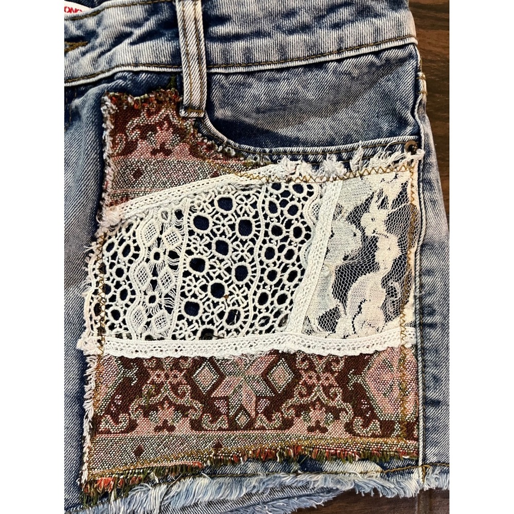 Bongo Womens Boho Tapestry Lace Patchwork Denim Shorts Light Wash Size 9 - Picture 3 of 7